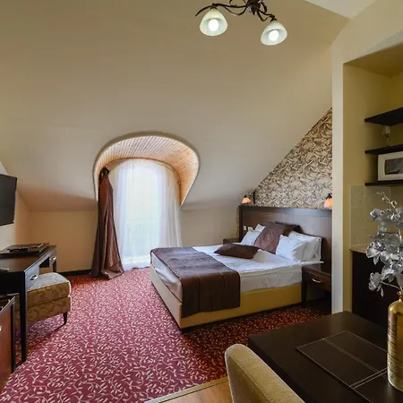 Aurum 4*