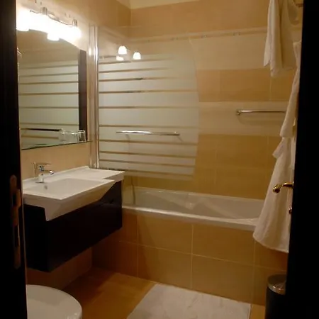 Aurum 4*